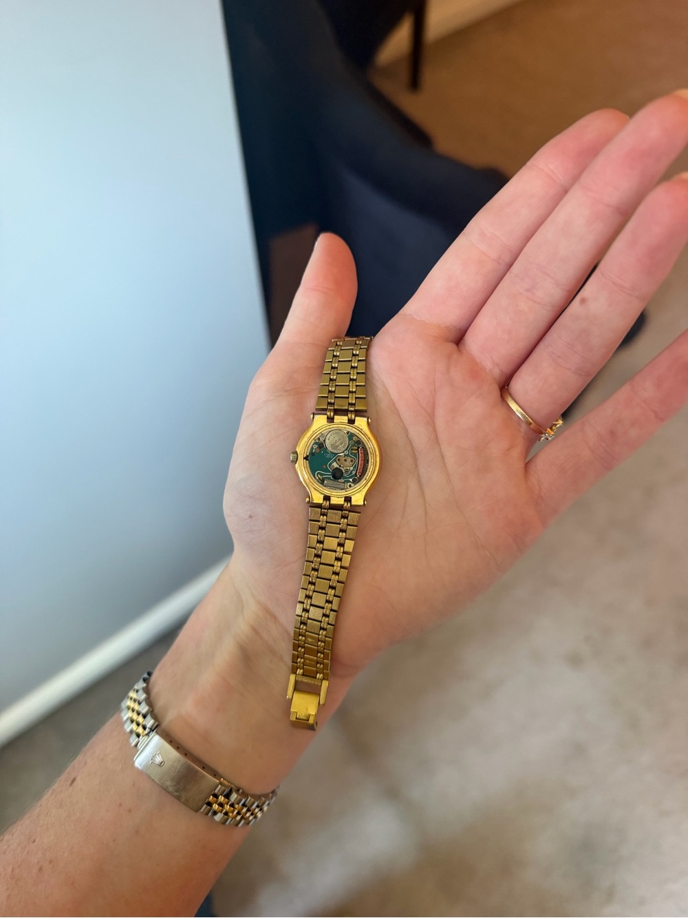 Vintage Gucci Gold Women's Watch - Picture 4 of 4